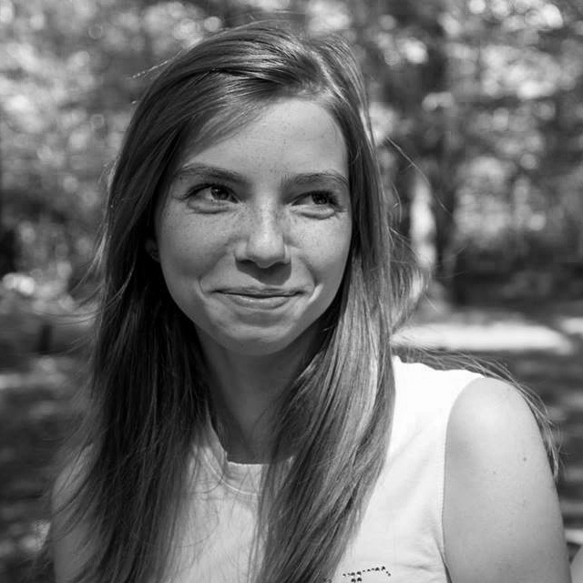 Photo portrait de Chloé Lostanlen en noir et blanc