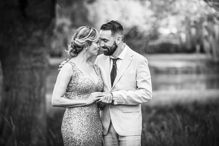 Photo de mariage d'un couple, noir et blanc